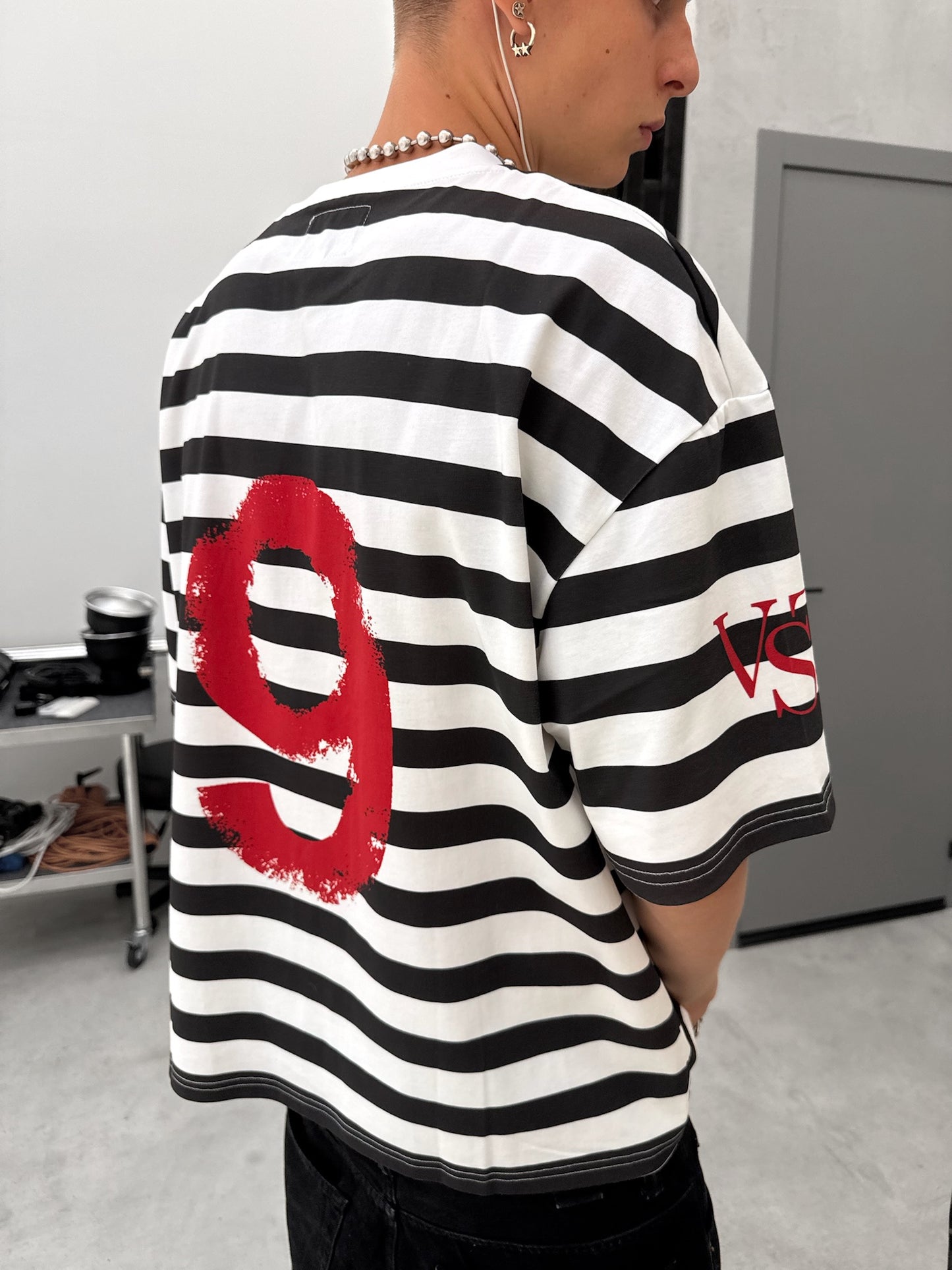 STRIPED BLACK-WHITE TEE