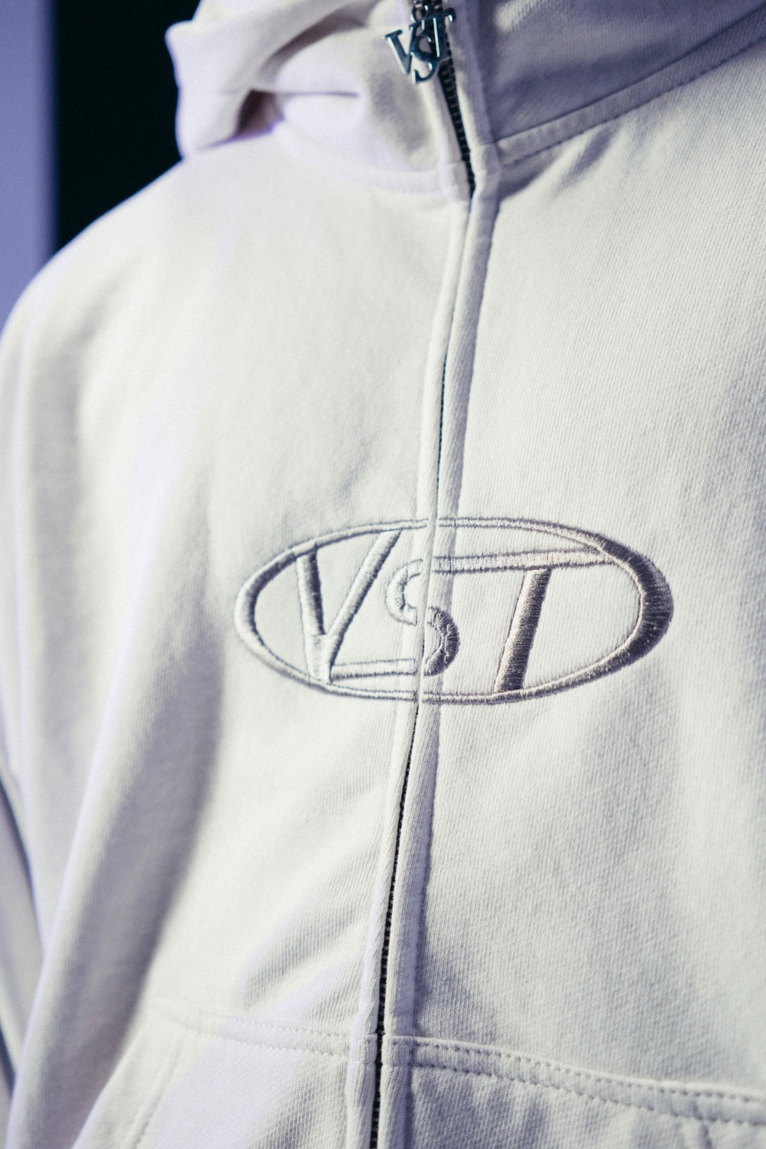 Trackesta Hoodie (White)