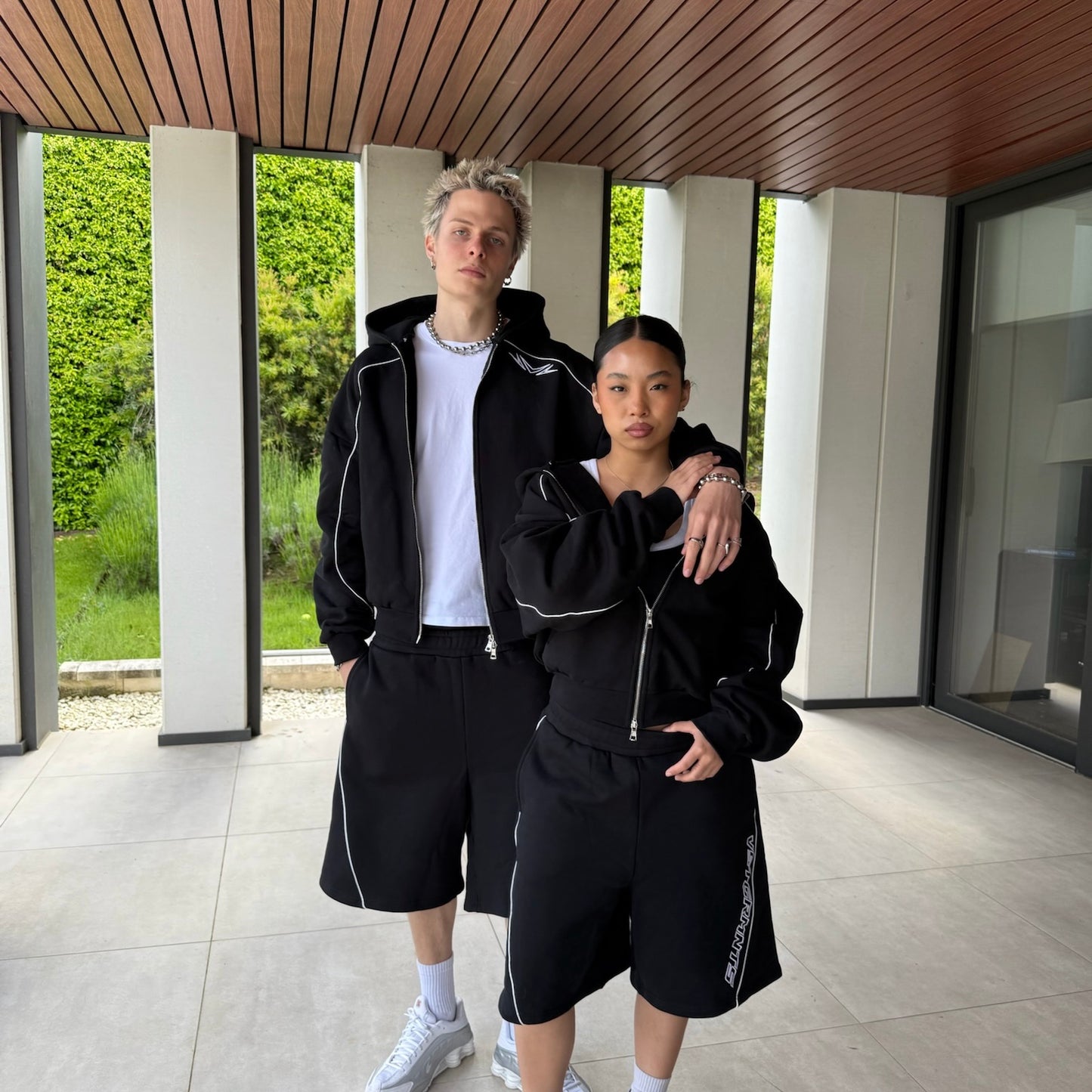 OUTLINE JACKET TRACK (BLACK)